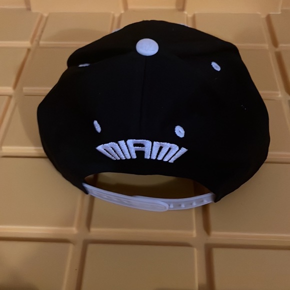 Miami Heat NBA hat, snapback, black, kb ethos brand, like new - Picture 3 of 4